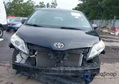 2017 Toyota Sienna Xle 7 Passenger z USA, uszkodzony, nr VIN 5TDDZ3DC6HS182423